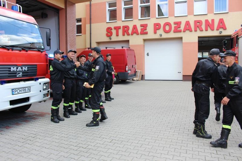 Straż w Chodzieży: Nasi strażacy wrócili ze Szwecji. Zorganizowano im uroczyste powitanie [FOTO]