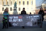 Happening w Poznaniu: Futra nie są po to, by je obdzierać [WIDEO, ZDJĘCIA]