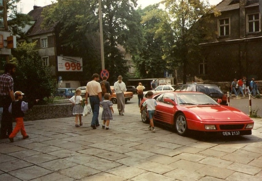 Opole w latach 90. Ferrari parkujące przy Rzemieślniku było...
