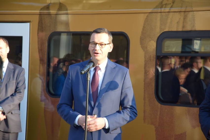 Zobaczcie. Złoty pociąg jeździ po Polsce. Brawa za świetny pomysł... dla sąsiadów!