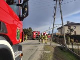 Pożar w Turzy Śląskiej. W domu przy ulicy Kościuszki zapalił się dach. Interweniowało 8 zastępów straży pożarnej
