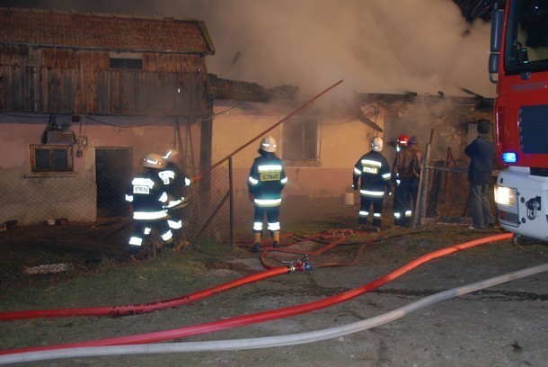 Pożar niezamieszkałego domu w Siekierczynie [ZDJĘCIA]