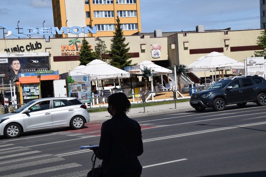 Plaża i palmy w centrum miasta? Dla chcącego nic trudnego. W...