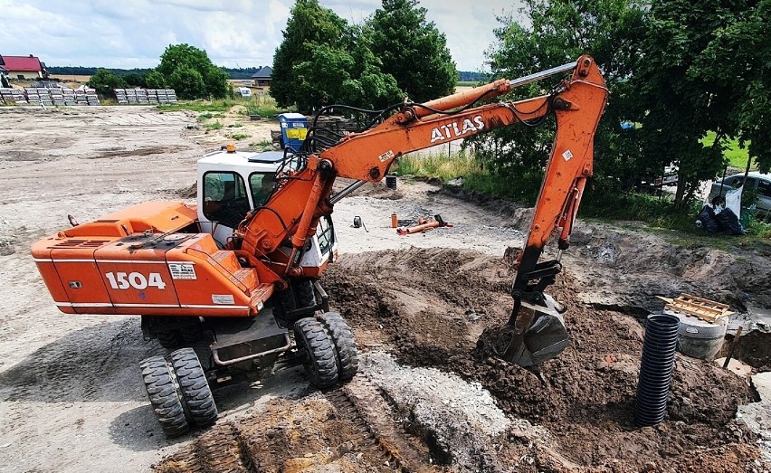 Modernizacja targowiska miejskiego w Złoczewie. Roboty idą bez przeszkód. Zobacz postęp prac w lipcu ZDJĘCIA