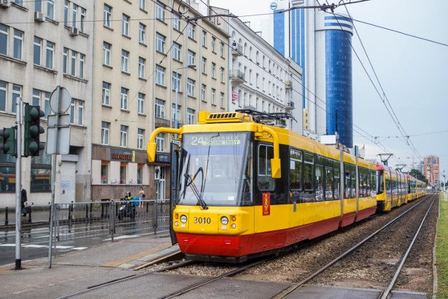 Tramwaje Warszawa. Doskonała wiadomość dla wszystkich, którzy marzą o pracy motorniczego! Tramwaje Warszawskie ogłosiły nabór na szkolenie, które pozwoli podjąć pracę kierującego tramwajem.