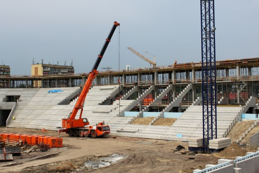 Budowa stadionu miejskiego w Tychach. 10 czerwca 2014 r.