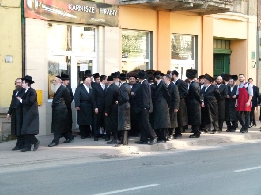 Wizyta Żydów w rocznicę śmierci cadyka z Radomska Salomona ha Kohen Rabinowicza