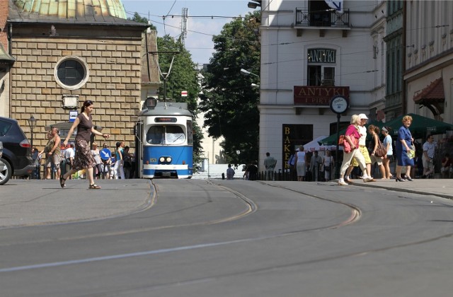 Uroczystości pogrzebowa Andrzeja Wajdy utrudnią ruch samochodów i komunikacji miejskiej w Krakowie