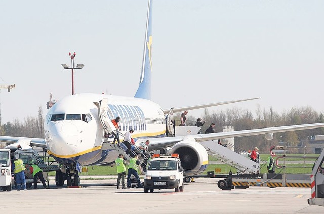 Samolot Ryanaira ma, według planu, wylądować na łódzkim lotnisku w środę o godz. 20.45.