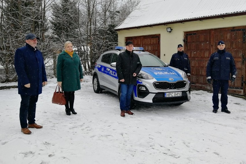 Policjanci z Osia mają nowy samochód. Zobacz zdjęcia