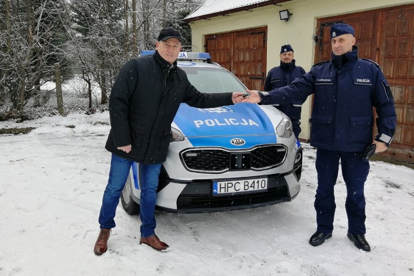 Policjanci z Osia mają nowy samochód. Zobacz zdjęcia