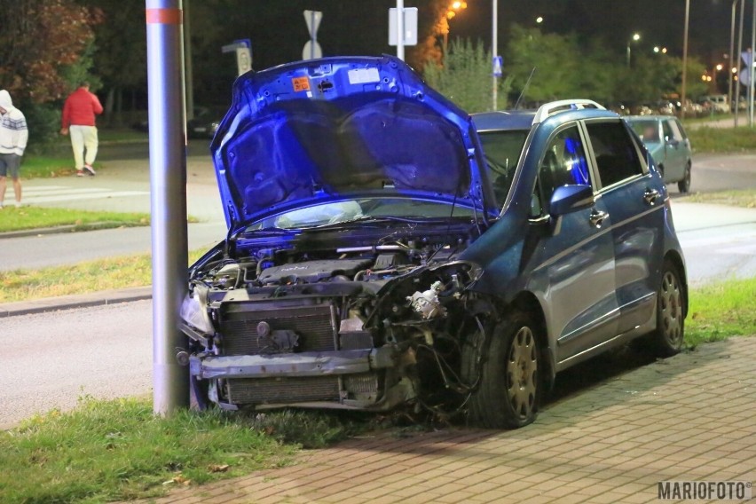 Wypadek hondy na koło Castoramy w Opolu. Kto kierował autem?...