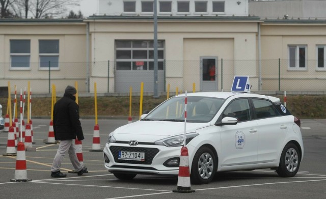 Najwyższa zdawalność praktycznej części egzaminu na prawo jazdy kat. B w 2023 r.