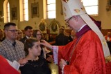 Młodzież z parafii w Chmielnie przyjęła sakrament bierzmowania  ZDJĘCIA, WIDEO