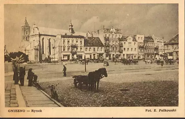 Pocztówka. Handel na Rynku, lata 30. XX. Wieku widok od ulicy Kaszarskiej