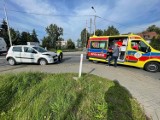 Zderzenie dwóch samochodów na przejeździe kolejowym w Opolu. Kobieta trafiła do szpitala