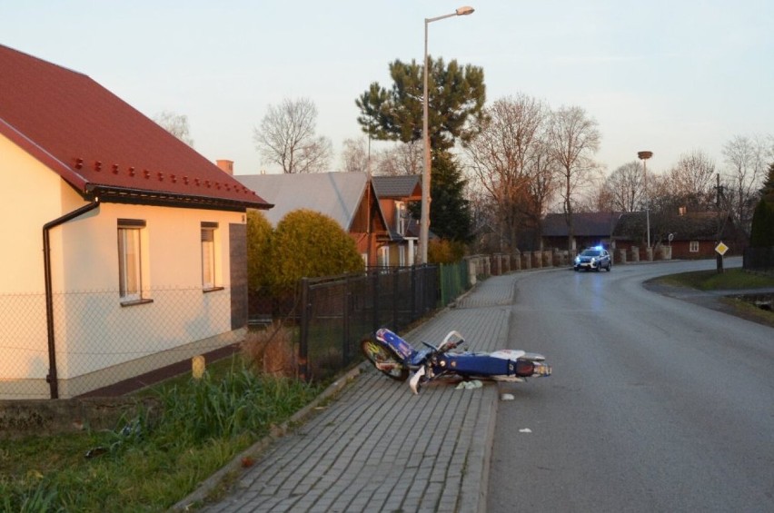 Wypadek w Rożniatowie. Motocyklista z powiatu jarosławskiego wjechał w ogrodzenie 