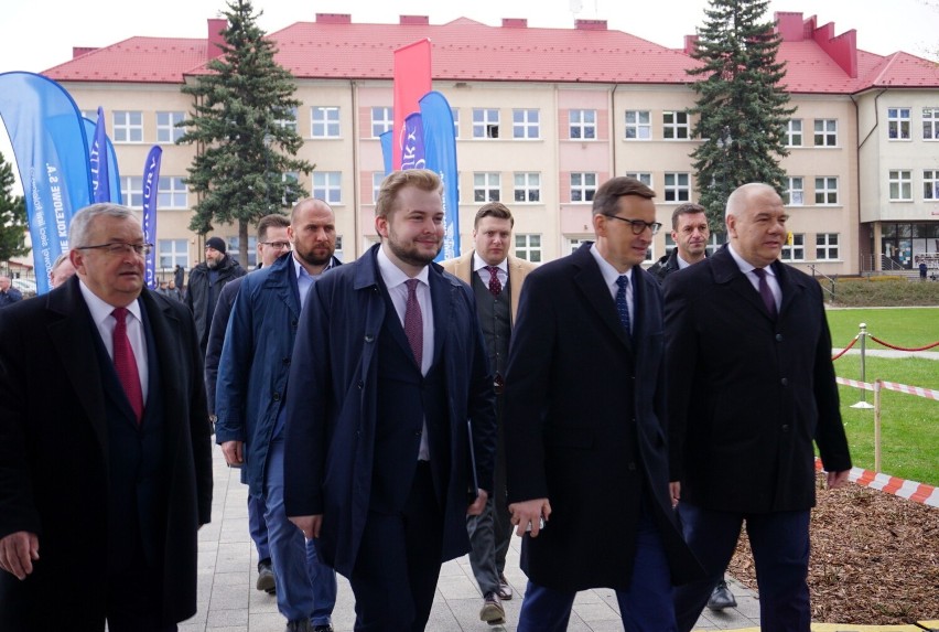 Premier Mateusz Morawiecki w Janowie Lubelskim: Wraca moda na kolej