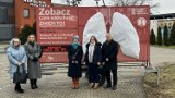 Mobilne płuca pojawiły się w Czeladzi, inaugurując 5. edycję kampanii „Zobacz czym oddychasz. Zmień to!”. Instalacja stanie w 63 miejscach