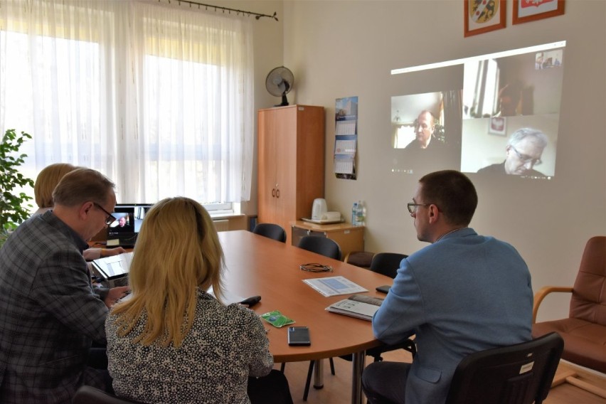 Koronawirus. Powiatowy Zespół ds. monitorowania zagrożeń prowadzi spotkania w formie wideokonferencji|ZDJĘCIA