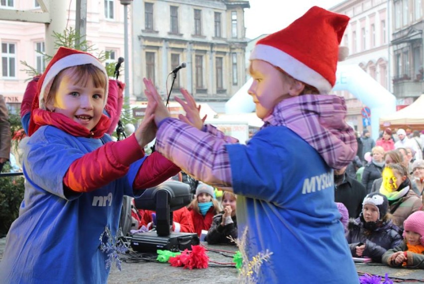 Jarmark świąteczny [2014] w Mysłowicach: Maszkety, tańce, kolędy i iluminacje. Sami zobaczcie [FOTO]