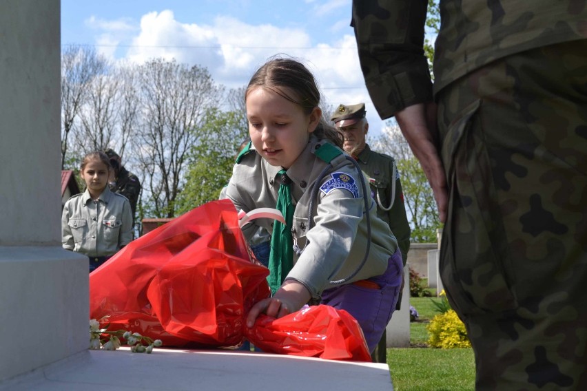 Dzień Zwycięstwa 2015 w Malborku [ZDJĘCIA]. Uroczystości na cmentarzach i w Kałdowie