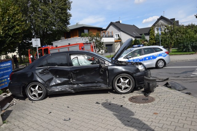 Wypadek na skrzyżowaniu Łąkowej i Głównej w Zduńskiej Woli. Sprawca był pijany