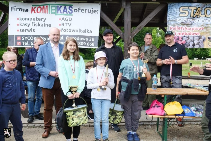 Wędkarskie zmagania na sycowskim stawie. Kto wyłowił najcięższą rybę? (ZDJĘCIA)