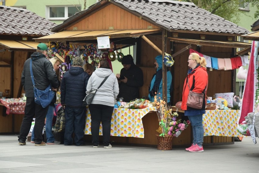 Drugi dzień Jarmarku Wielkanocnego na lubińskim rynku
