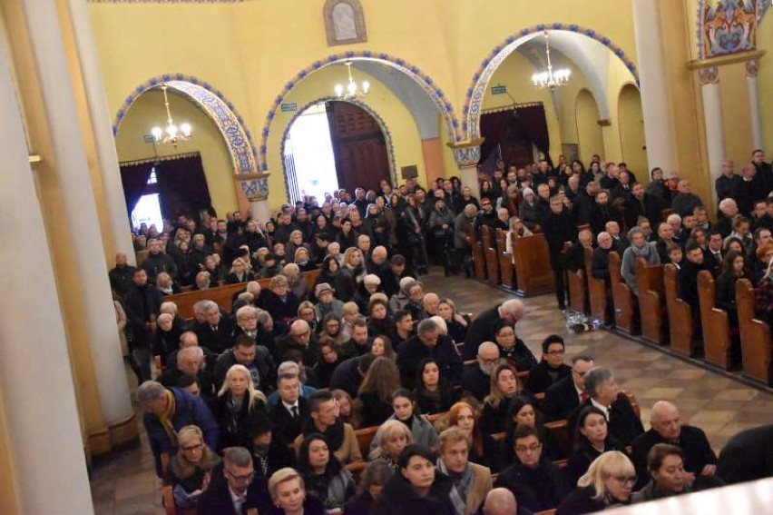 Ostrów Wielkopolski pożegnał Jacka Malika oklaskami i czerwonymi różami