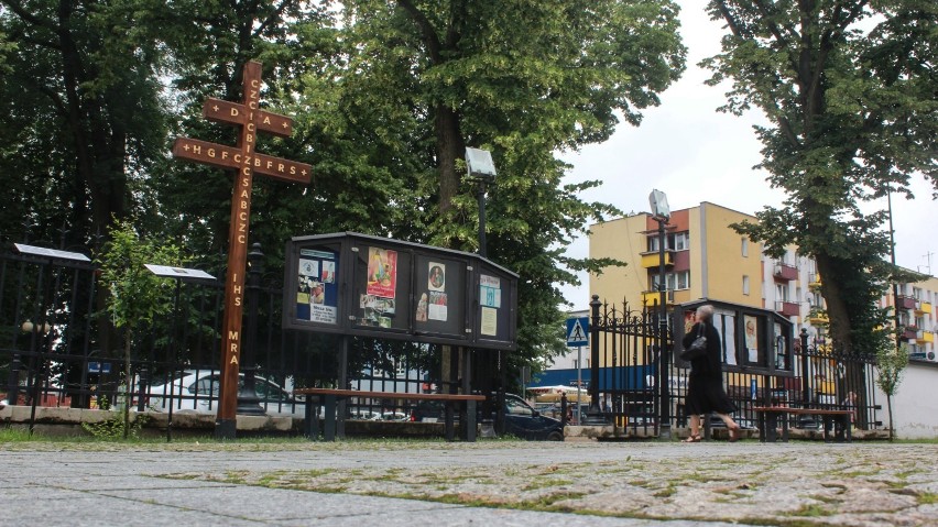 Krzyż epidemiczny ustawiony niedawno w Biłgoraju