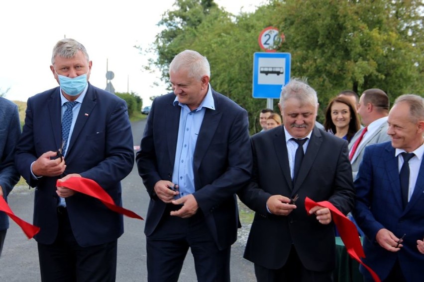 Nowa droga w gminie Radomin oficjalnie otwarta [zobacz zdjęcia]