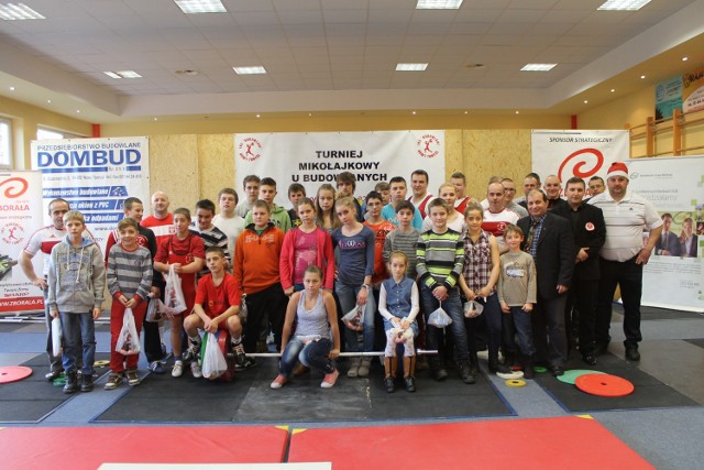 W siłowni Budowlanych odbył się turniej, który rok rocznie organizowany jest przez nowotomyskich ciężarowców.  Startowało  w nim ponad dwadzieścia zawodniczek i zawodników.