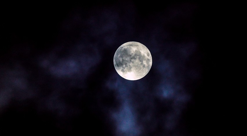 Niebieski Księżyc na Rzeszowem. Niezwykłe zjawisko! [ZDJĘCIA]