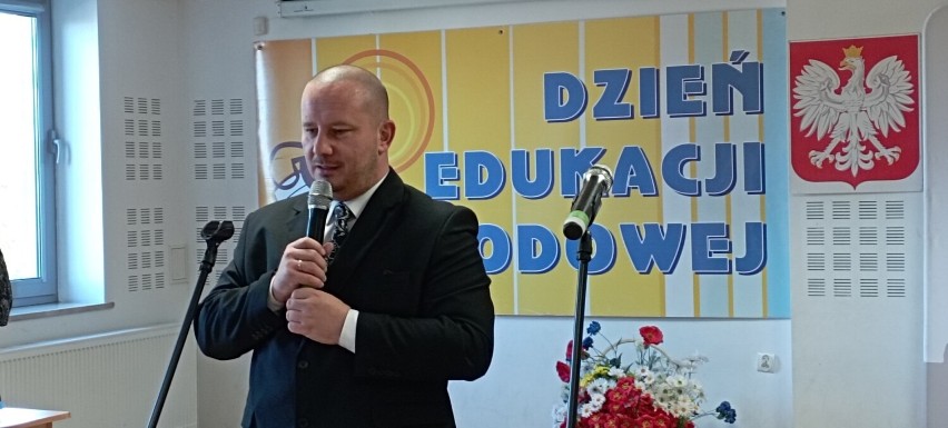 Nagrody burmistrza Jędrzejowa dla nauczycieli i dyrektorów rozdane. Sprawdź kto je otrzymał