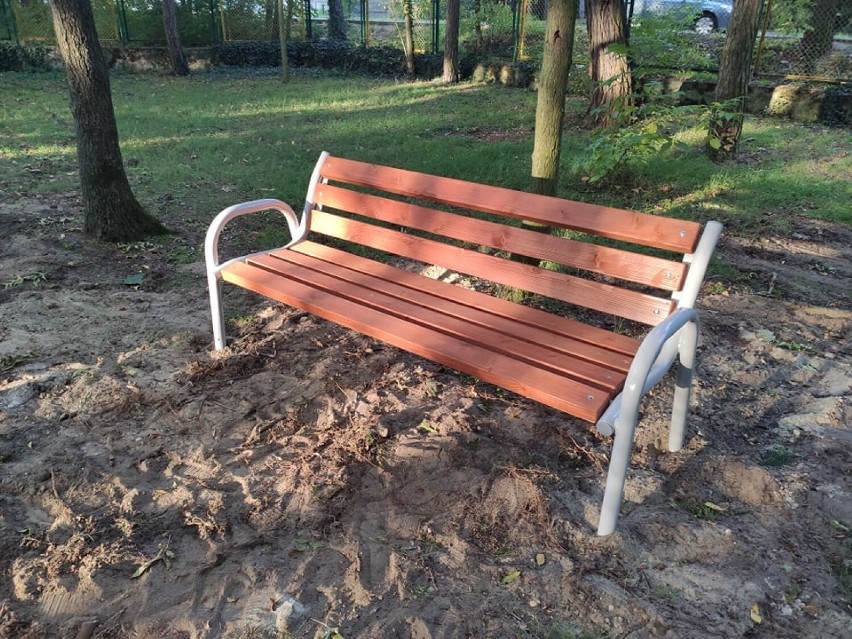 Na dzieci czekają nowe urządzenia na placu zabaw przy. ul. Bączkowskiego