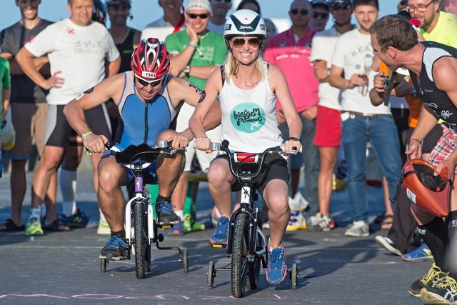 Bicie rekordu świata w jeździe na rowerku w Gdyni