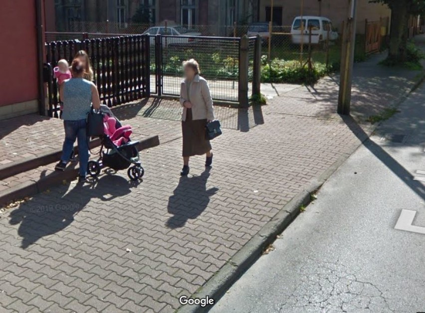 Mieszkasz w Zawierciu? Więc może i Ciebie przyłapał Google Street View! Oto zdjęcia mieszkańców. Wkrótce NOWE fotografie!