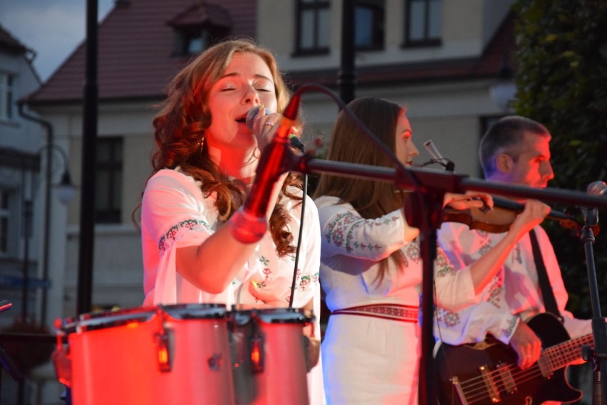 Pleszewski Rynek wypełniły folkowe dźwięki    