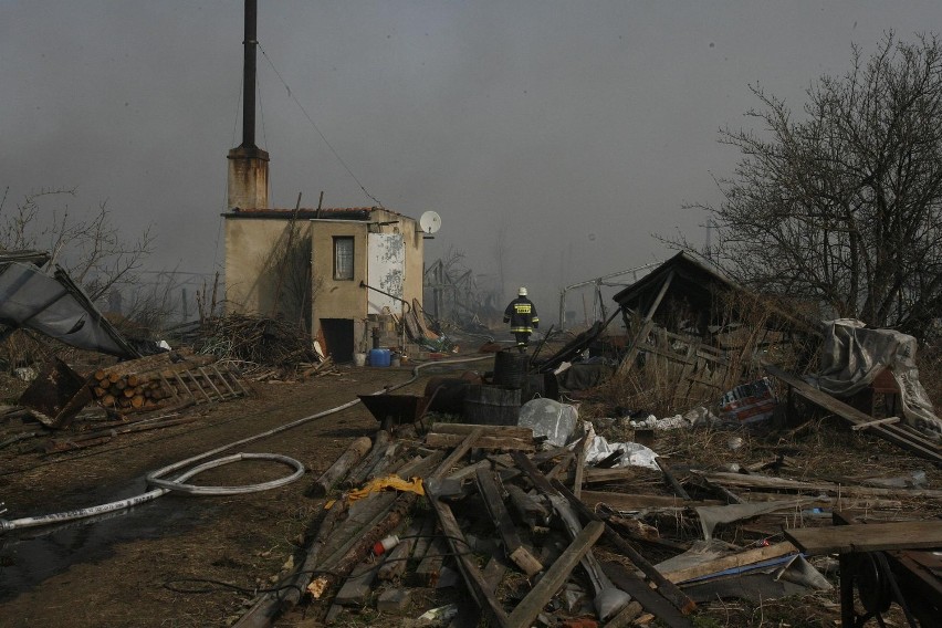 Strażacy walczyli z pożarem w Legnicy (FOTO)