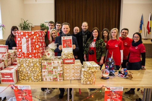 Szlachetna Paczka 2016: urzędnicy Starostwa Powiatowego w Pucku w Żelistrzewie