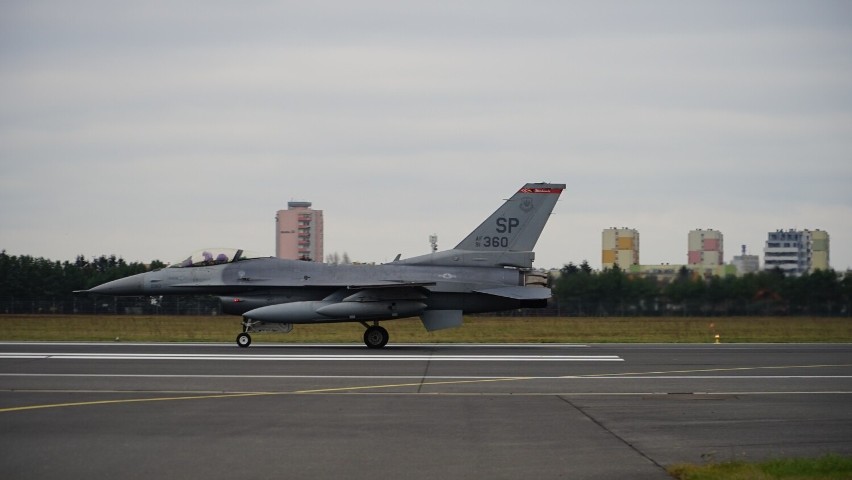 Amerykański F-16 lądował dzięki zastosowaniu nowoczesnego...