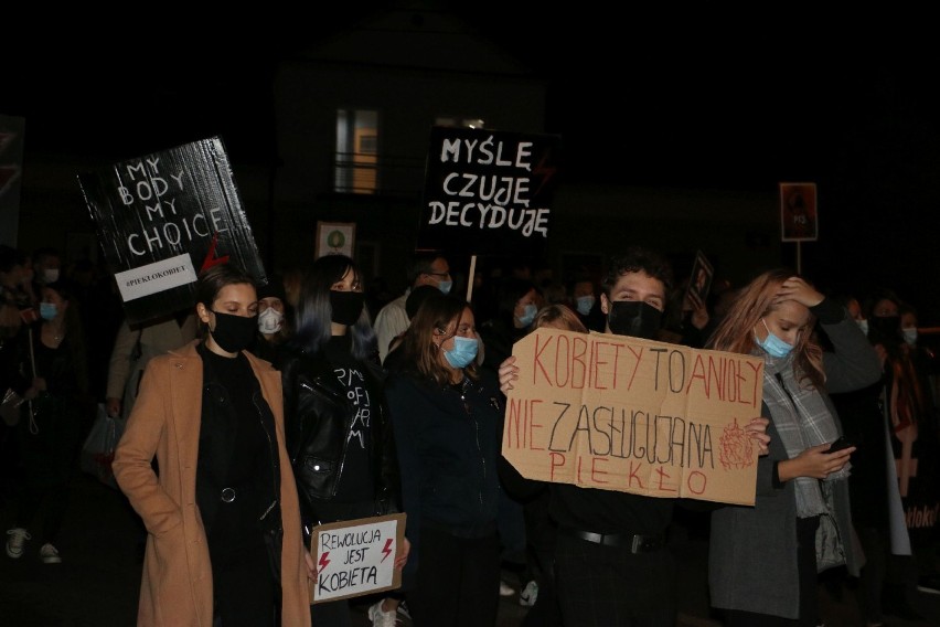 Lipno. Hasła i banery ze strajku kobiet w Lipnie. Zobacz zdjęcia