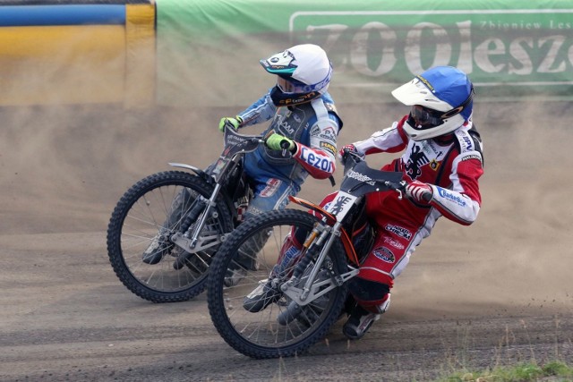 Czterech przedsiębiorców, w tym trzech z grodu nad Brdą (są doskonale znani mieszkańcom Bydgoszczy), postanowiło odbudować czarny sport w Pile. Władze miasta zobowiązały się do sfinansowania przebudowy stadionu. Nowy klub ma wystartować w II lidze w sezonie 2022. Plany są ambitne. CZYTAJ DALEJ PRZEGLĄDAJĄC ZDJĘCIA >>>>>>