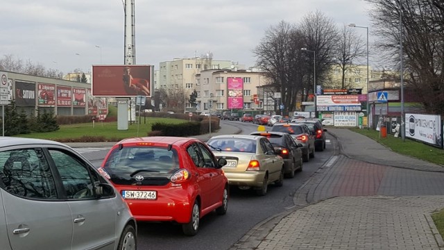 Parking i drogi dojazdowe do SCC w Katowicach są zakorkowane. To efekt wyprzedaży