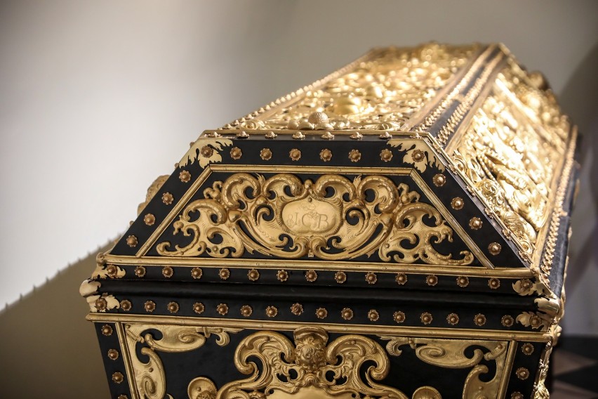 Kraków. XVII-wieczne sarkofagi odzyskały blask i wróciły na Wawel