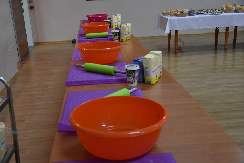 Gospodynie z gminy Oleśnica zaprosiły na tradycyjne smażenie pączków