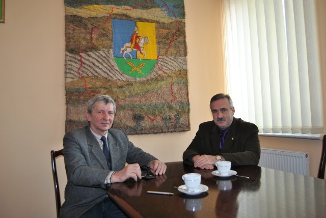 Wójt Granowa (pierwszy z prawej) i przewodniczący Rady Stefan Bielawski