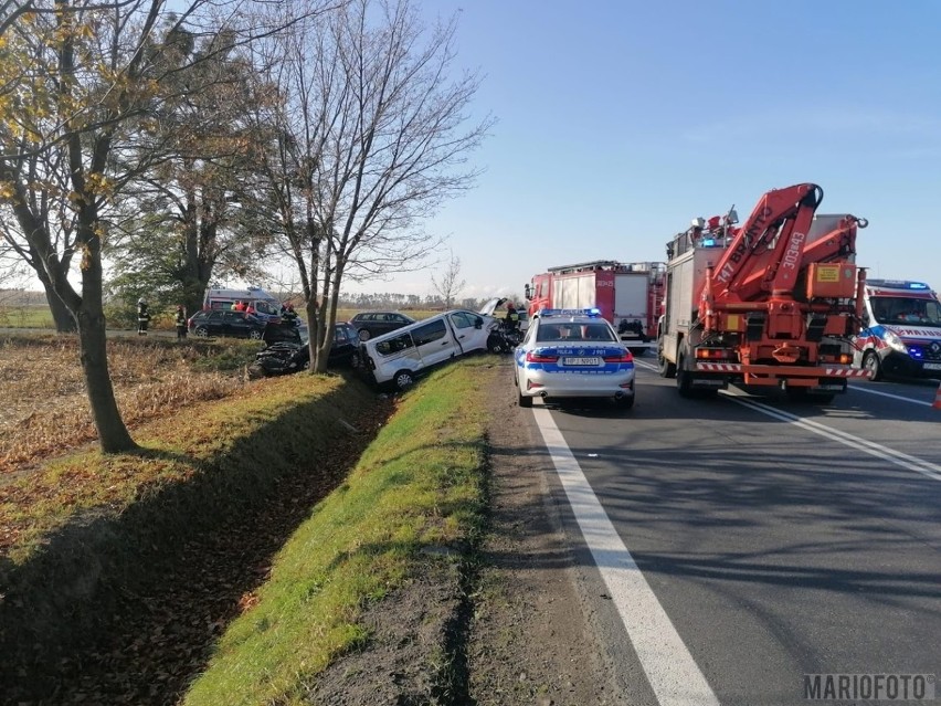 Wypadek na DK 46 w Grabinie. Zderzenie dwóch samochodów, trzy osoby ranne