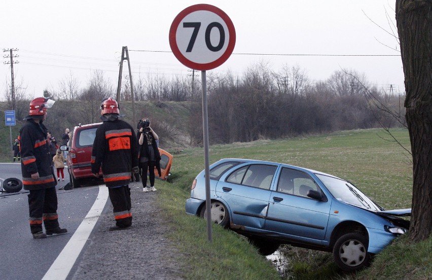 Legnica: Trzy osoby ranne w wypadku(ZDJĘCIA)